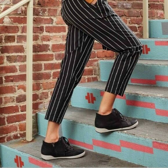 Dansko Shoes - Dansko Onyx Lace Up Zip Nubuck Athletic Shoes Black 4713362300 Womens 38 US 7.5